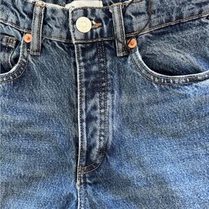Zara- Jeans women’s 2 blue denim 8197 buttons